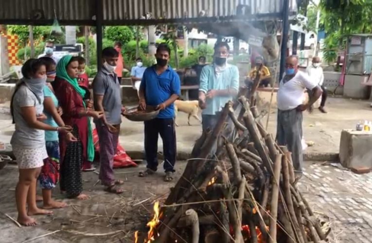 अजमेर – बेटियों ने बेटे की कमी नहीं होने दी पूरी, हिंदू परंपराओं को तोड़ा